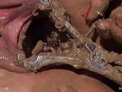 তিনে বাংলা চুদা চুদি ছবি মিলে, মেয়ে সমকামী